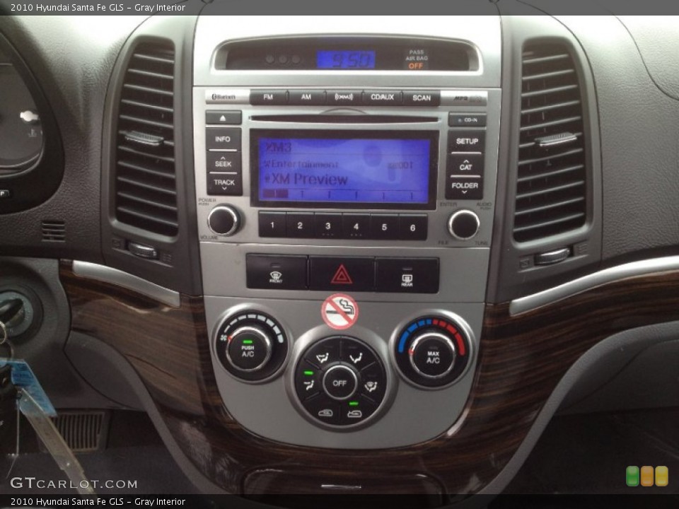 Gray Interior Controls for the 2010 Hyundai Santa Fe GLS #62632972