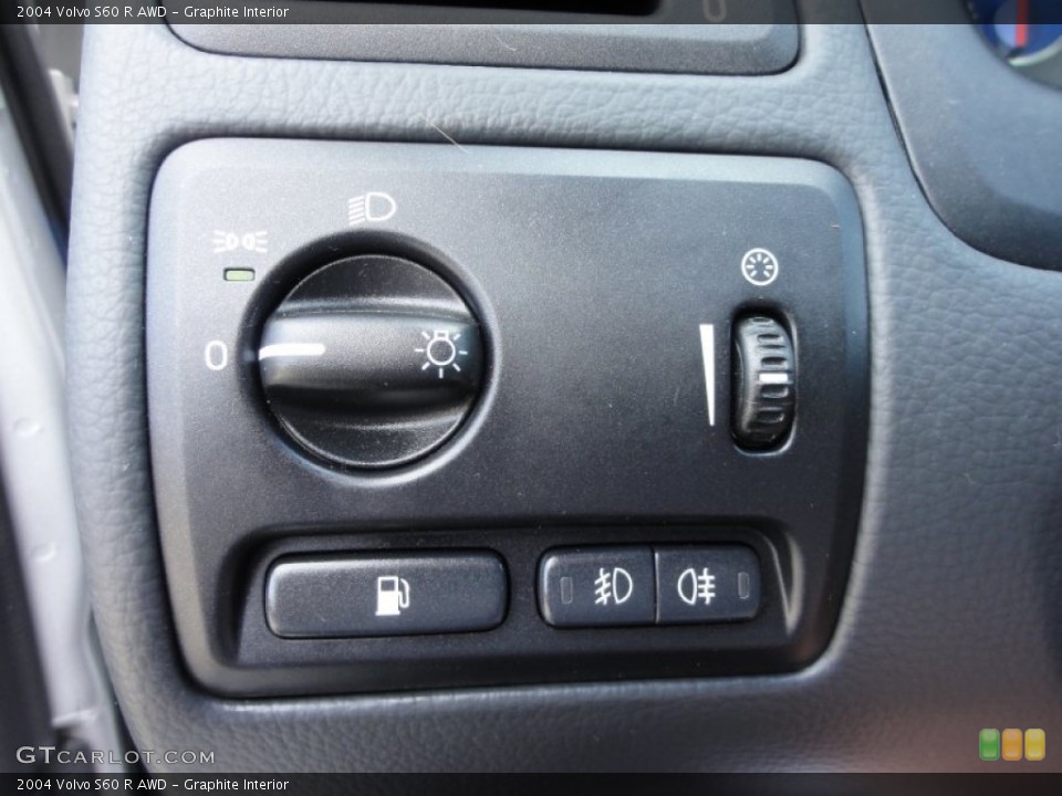Graphite Interior Controls for the 2004 Volvo S60 R AWD #62637137