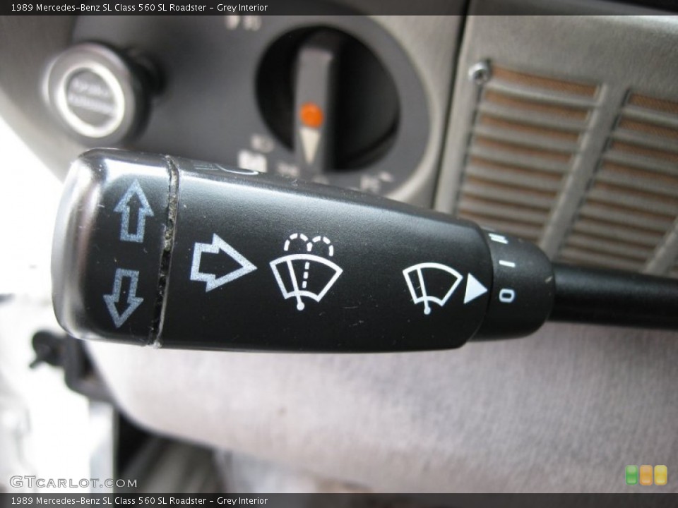 Grey Interior Controls for the 1989 Mercedes-Benz SL Class 560 SL Roadster #62668844