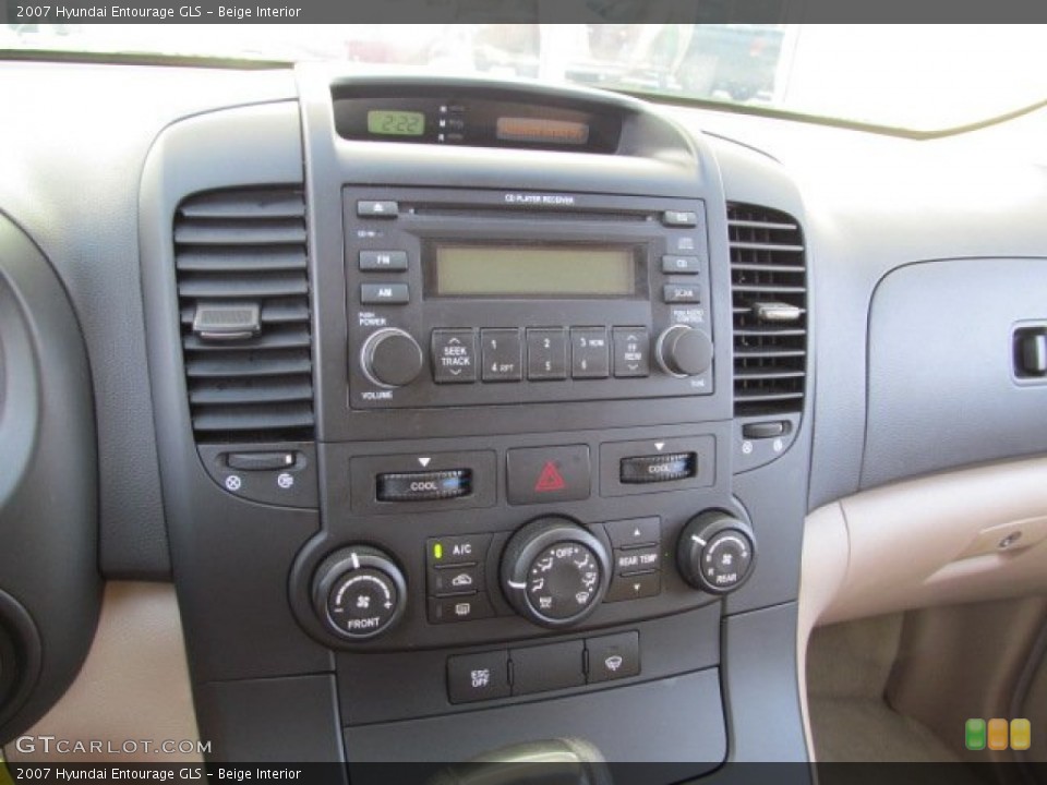 Beige Interior Controls for the 2007 Hyundai Entourage GLS #62672789