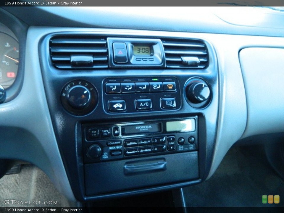 Gray Interior Controls for the 1999 Honda Accord LX Sedan #62679578