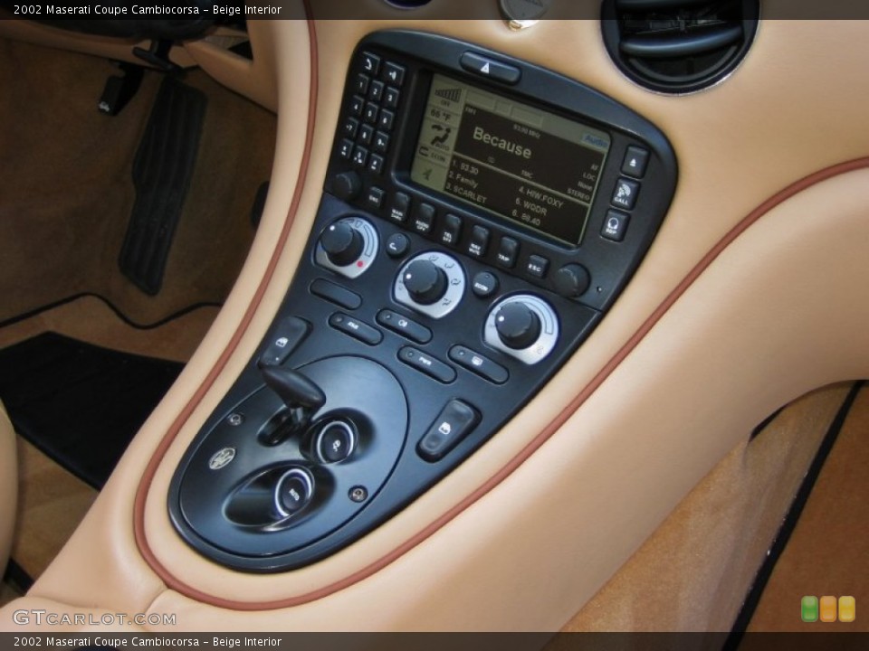 Beige Interior Controls for the 2002 Maserati Coupe Cambiocorsa #62698583