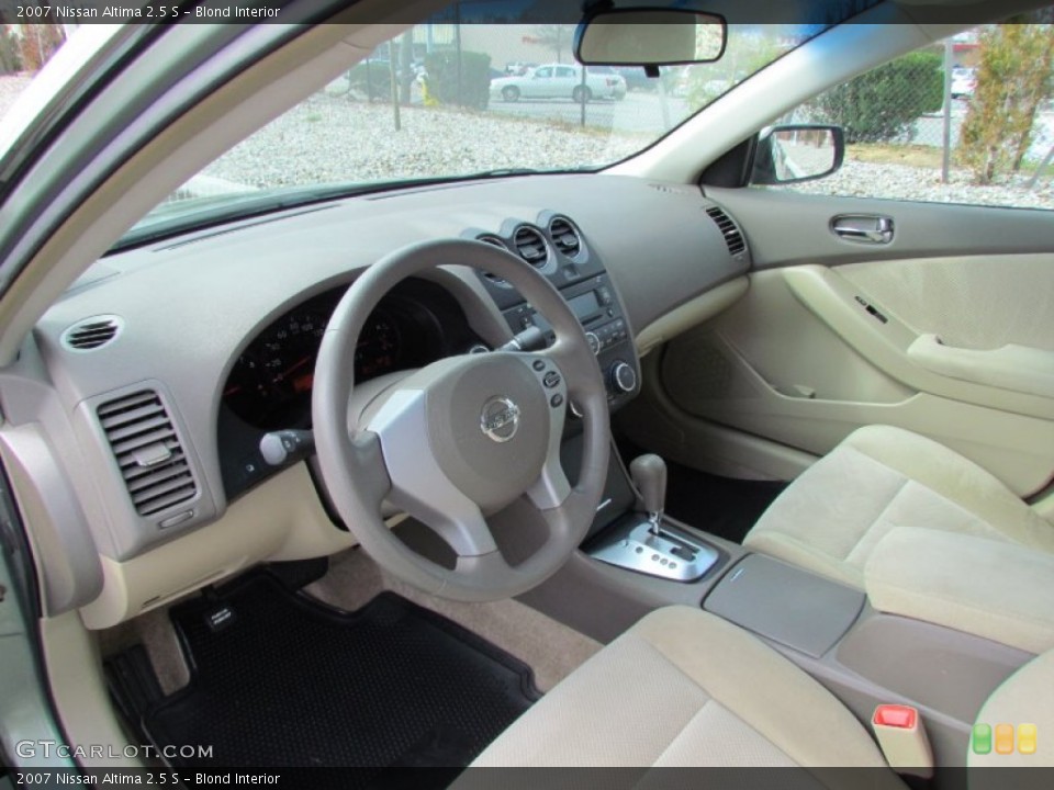 Blond Interior Photo for the 2007 Nissan Altima 2.5 S #62732905