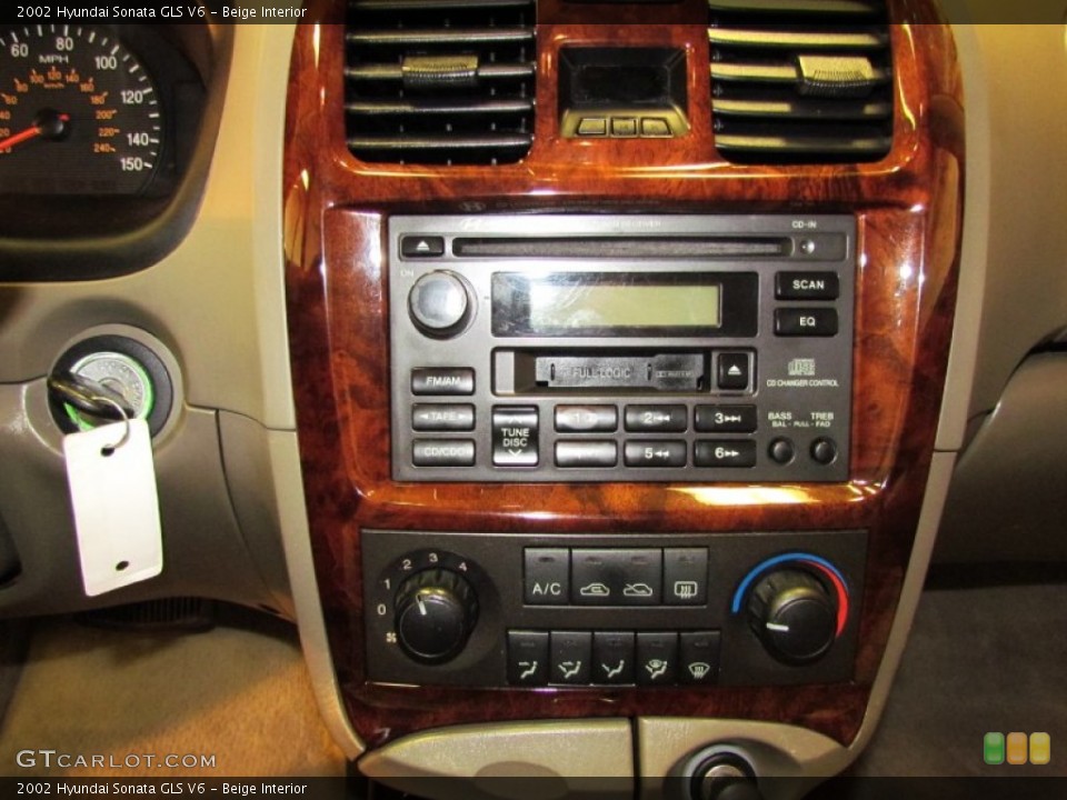 Beige Interior Controls for the 2002 Hyundai Sonata GLS V6 #62741779