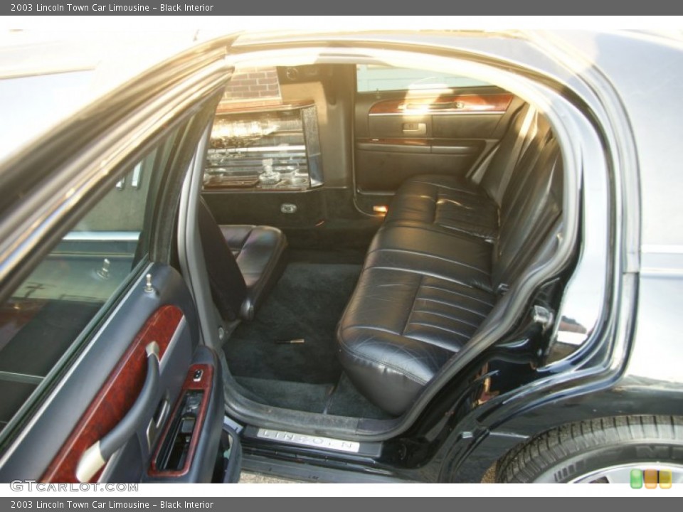 Black Interior Photo for the 2003 Lincoln Town Car Limousine #62751788