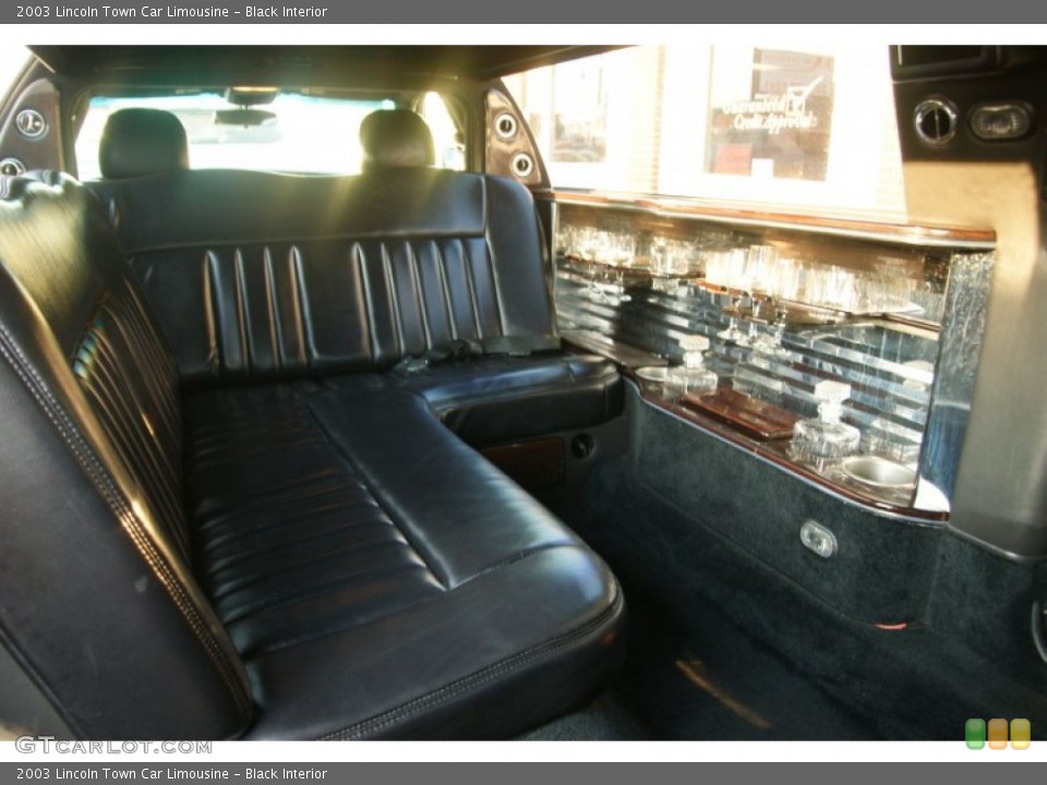 Black Interior Photo for the 2003 Lincoln Town Car Limousine #62751799