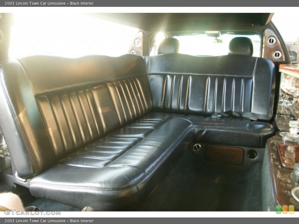 Black Interior Photo for the 2003 Lincoln Town Car Limousine #62751805