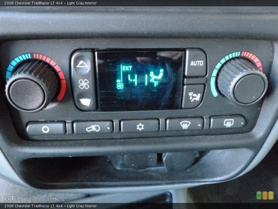 Light Gray Interior Controls for the 2008 Chevrolet TrailBlazer LT 4x4 #62767256