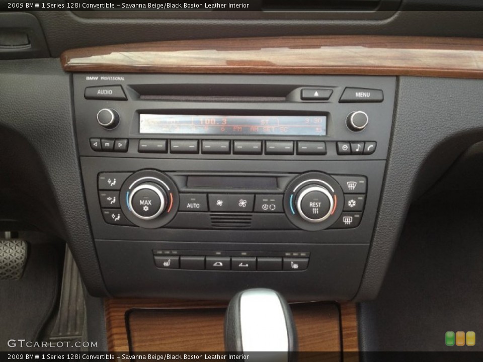 Savanna Beige/Black Boston Leather Interior Controls for the 2009 BMW 1 Series 128i Convertible #62789538