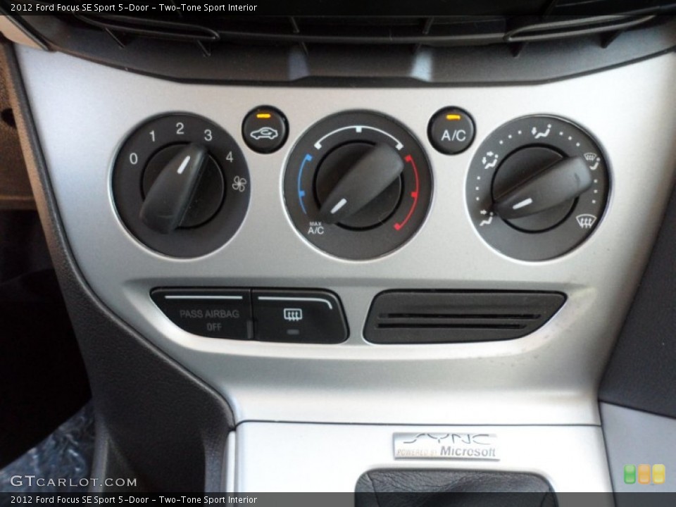 Two-Tone Sport Interior Controls for the 2012 Ford Focus SE Sport 5-Door #62825257