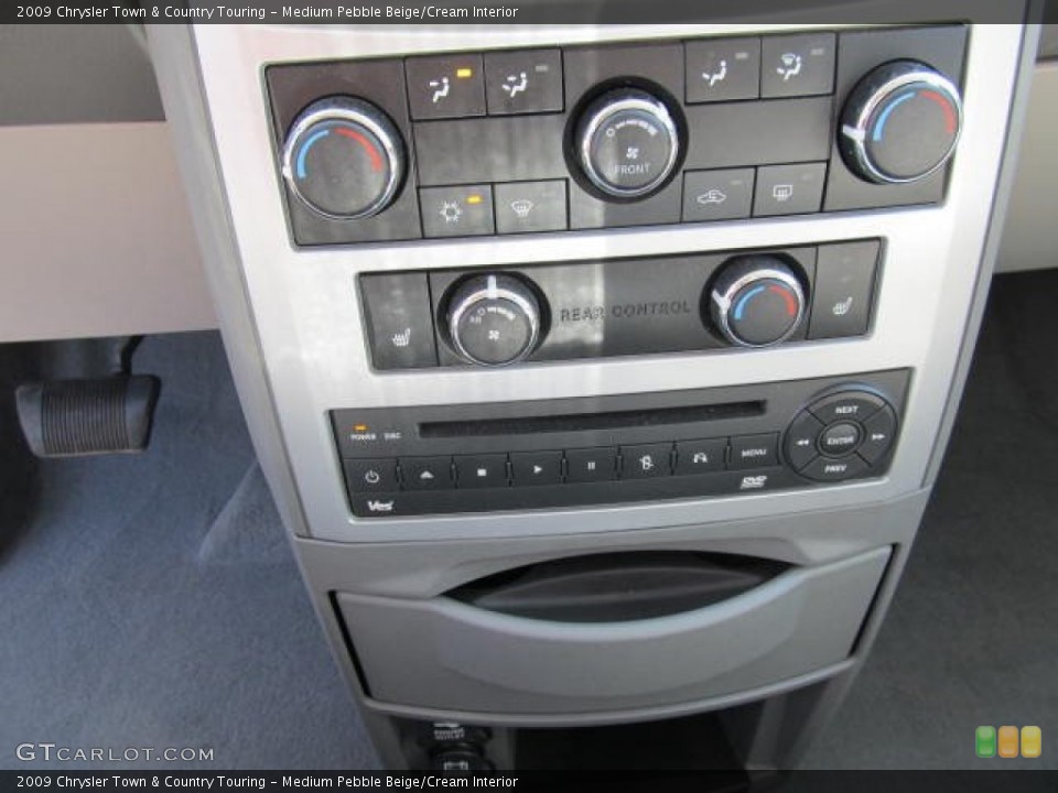 Medium Pebble Beige/Cream Interior Controls for the 2009 Chrysler Town & Country Touring #62831095