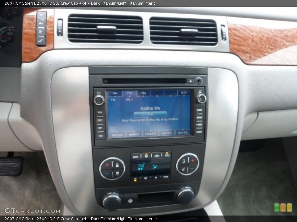 Dark Titanium/Light Titanium Interior Controls for the 2007 GMC Sierra 2500HD SLE Crew Cab 4x4 #62835759