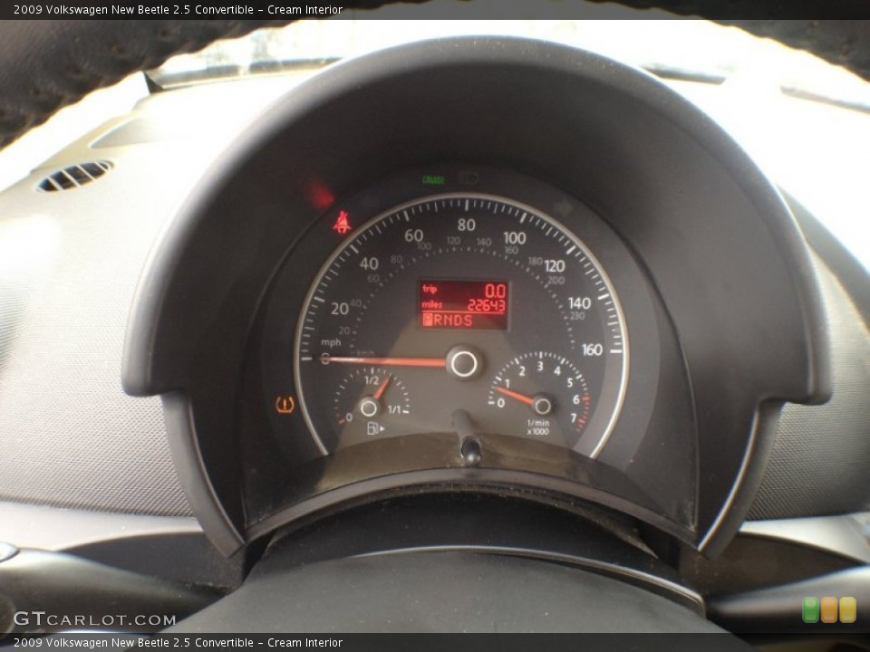Cream Interior Gauges for the 2009 Volkswagen New Beetle 2.5 Convertible #62843080