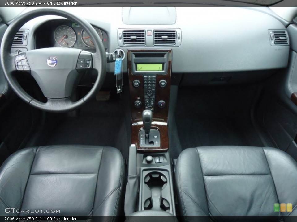 Off Black Interior Dashboard for the 2006 Volvo V50 2.4i #62845384