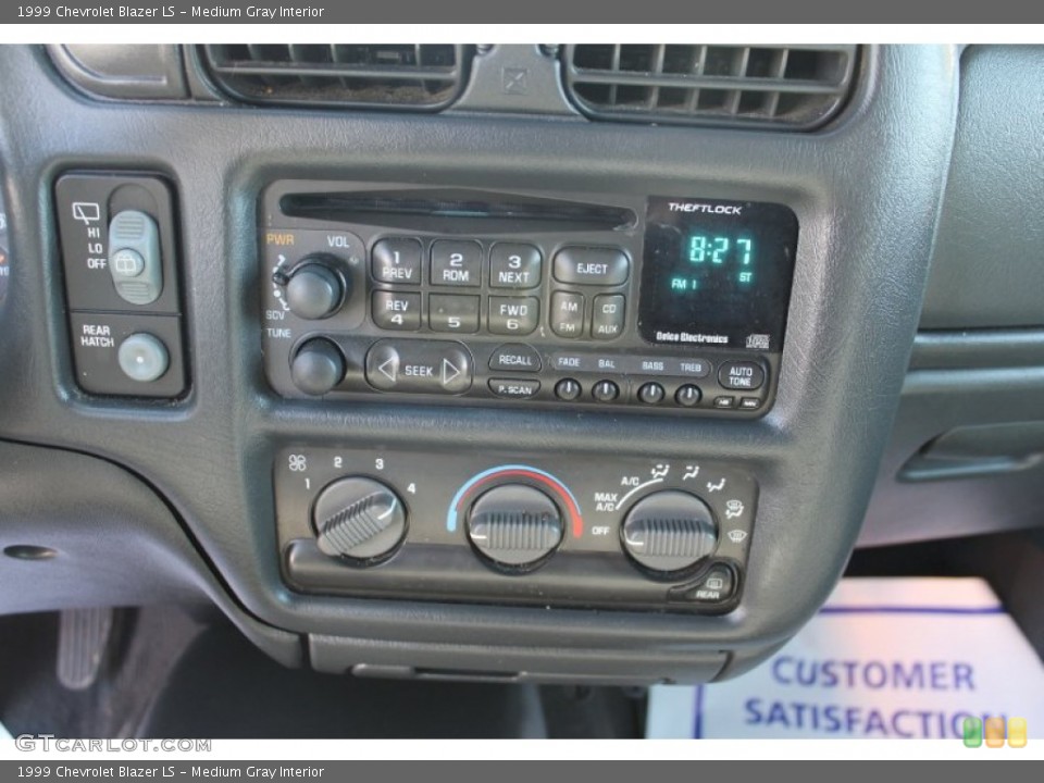 Medium Gray Interior Controls for the 1999 Chevrolet Blazer LS #62876084