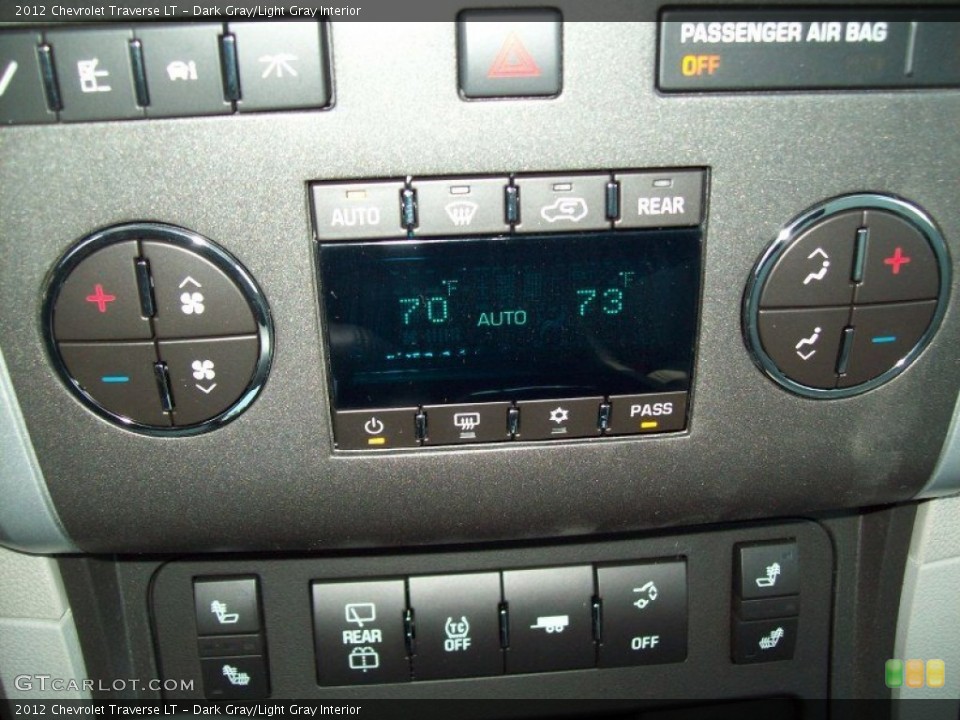 Dark Gray/Light Gray Interior Controls for the 2012 Chevrolet Traverse LT #62895171