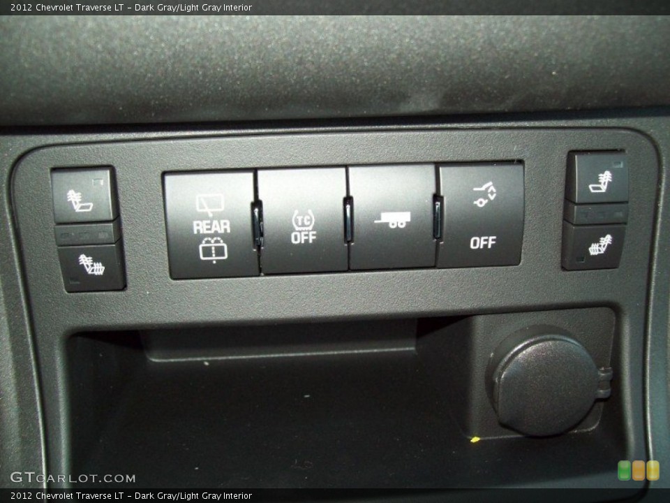 Dark Gray/Light Gray Interior Controls for the 2012 Chevrolet Traverse LT #62895177