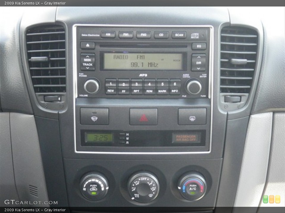 Gray Interior Controls for the 2009 Kia Sorento LX #62901817