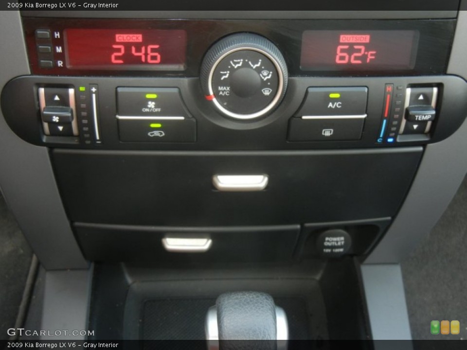 Gray Interior Controls for the 2009 Kia Borrego LX V6 #62909909
