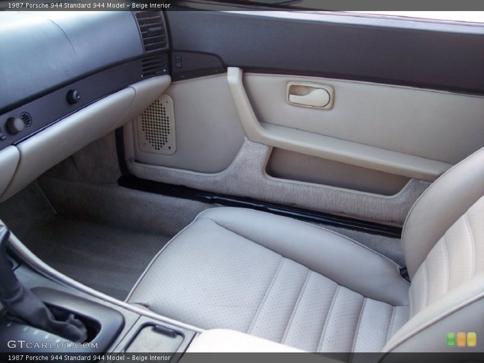 Beige Interior Photo for the 1987 Porsche 944  #62936208