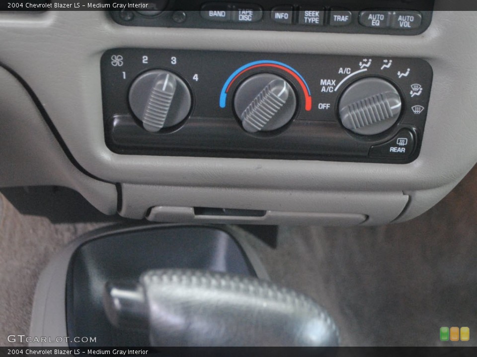 Medium Gray Interior Controls for the 2004 Chevrolet Blazer LS #62950700