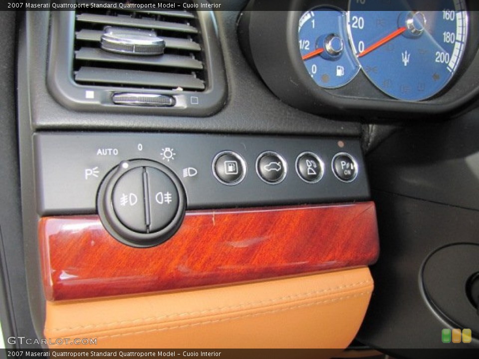 Cuoio Interior Controls for the 2007 Maserati Quattroporte  #62963641