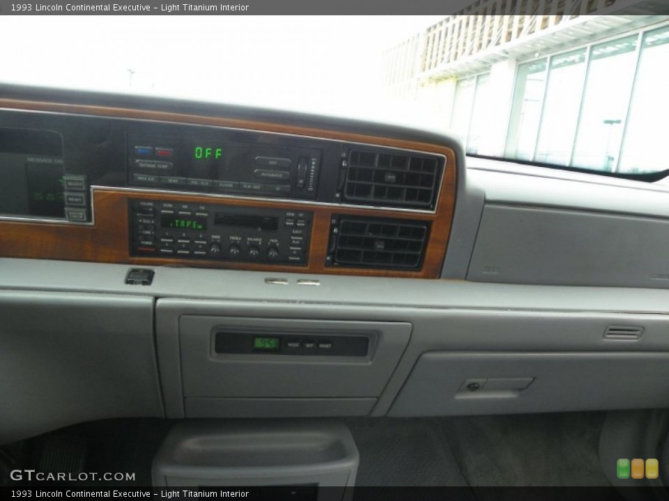 Light Titanium Interior Controls for the 1993 Lincoln Continental Executive #62970665