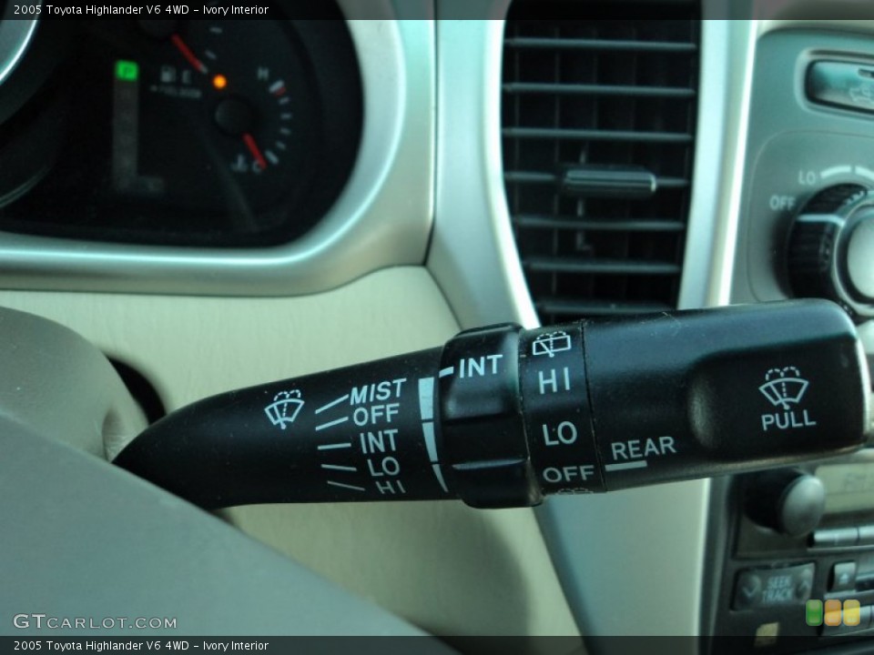 Ivory Interior Controls for the 2005 Toyota Highlander V6 4WD #62974246
