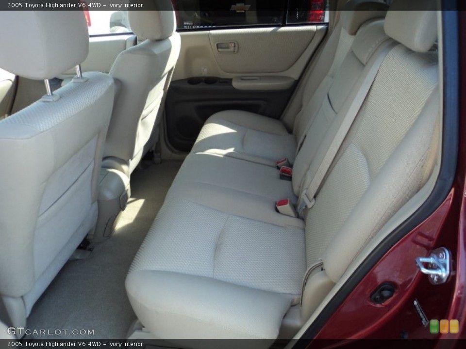 Ivory Interior Photo for the 2005 Toyota Highlander V6 4WD #62974282