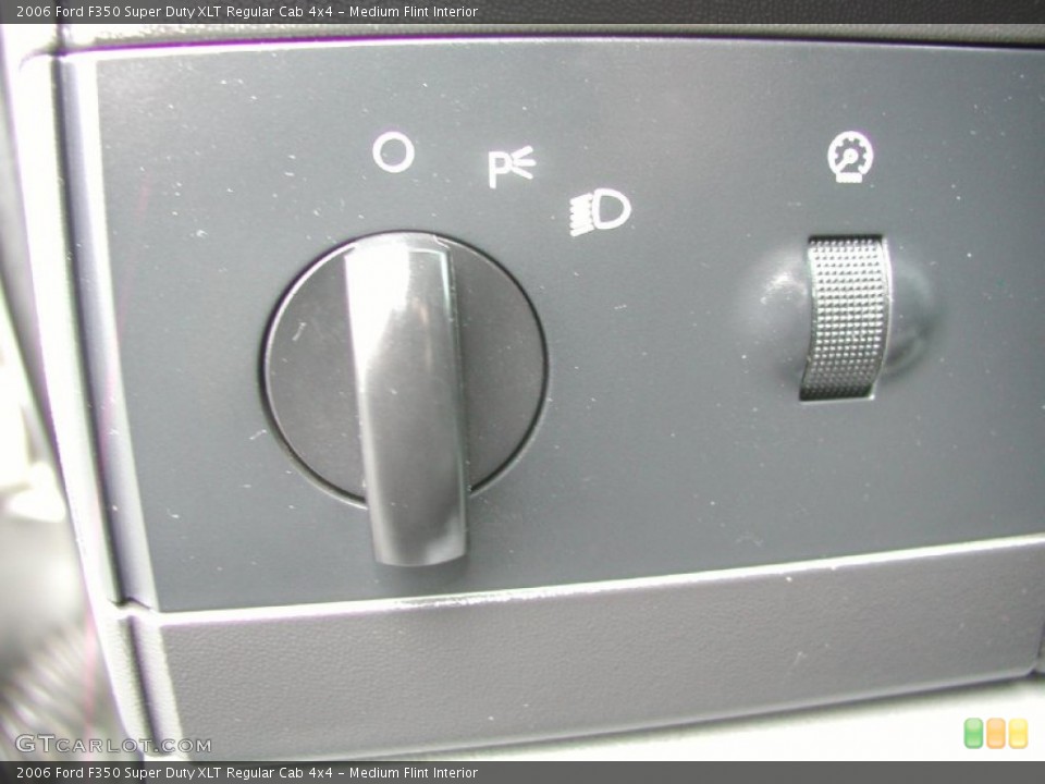 Medium Flint Interior Controls for the 2006 Ford F350 Super Duty XLT Regular Cab 4x4 #62999969