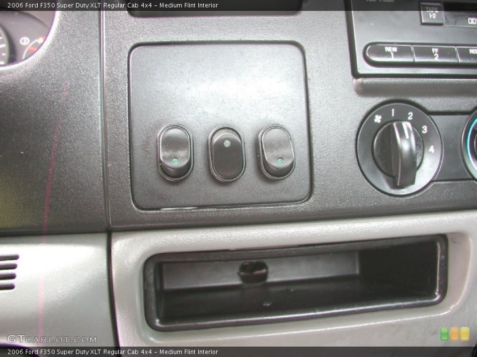 Medium Flint Interior Controls for the 2006 Ford F350 Super Duty XLT Regular Cab 4x4 #63000031