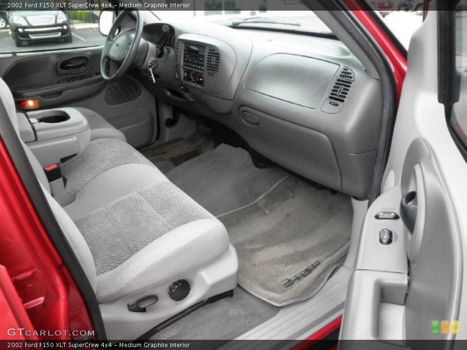 Medium Graphite Interior Dashboard for the 2002 Ford F150 XLT SuperCrew 4x4 #63001523