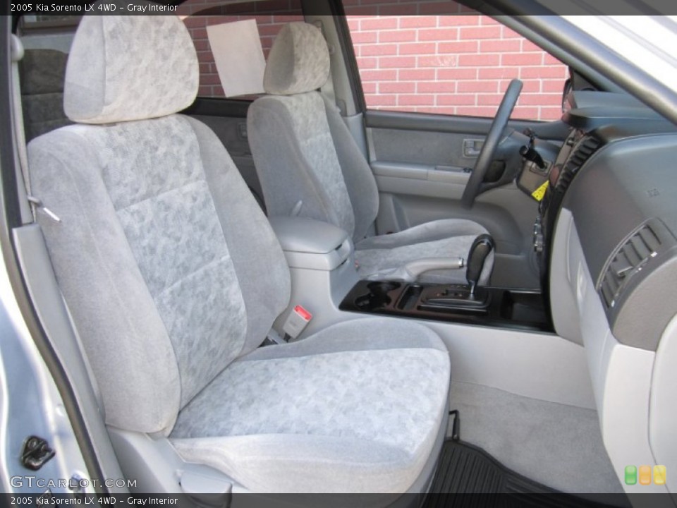 Gray Interior Photo for the 2005 Kia Sorento LX 4WD #63003515