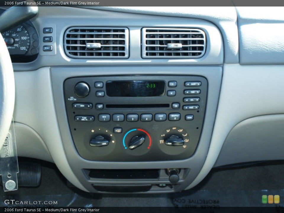 Medium/Dark Flint Grey Interior Controls for the 2006 Ford Taurus SE #63073581