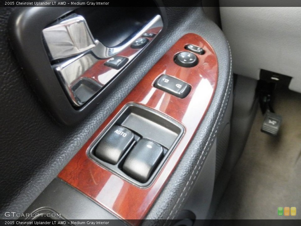 Medium Gray Interior Controls for the 2005 Chevrolet Uplander LT AWD #63079864
