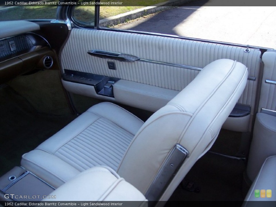 Light Sandalwood Interior Front Seat for the 1962 Cadillac Eldorado Biarritz Convertible #63124061