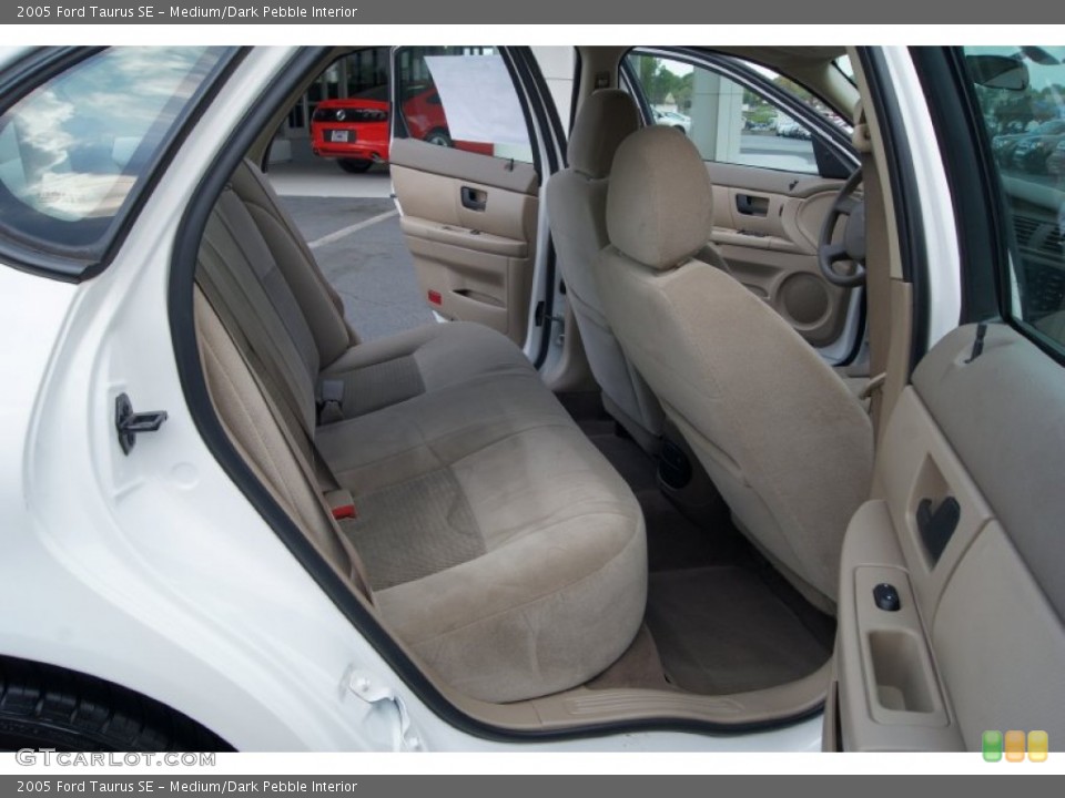 Medium/Dark Pebble Interior Photo for the 2005 Ford Taurus SE #63162019