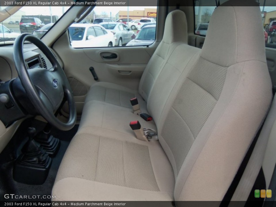 Medium Parchment Beige Interior Photo for the 2003 Ford F150 XL Regular Cab 4x4 #63167596