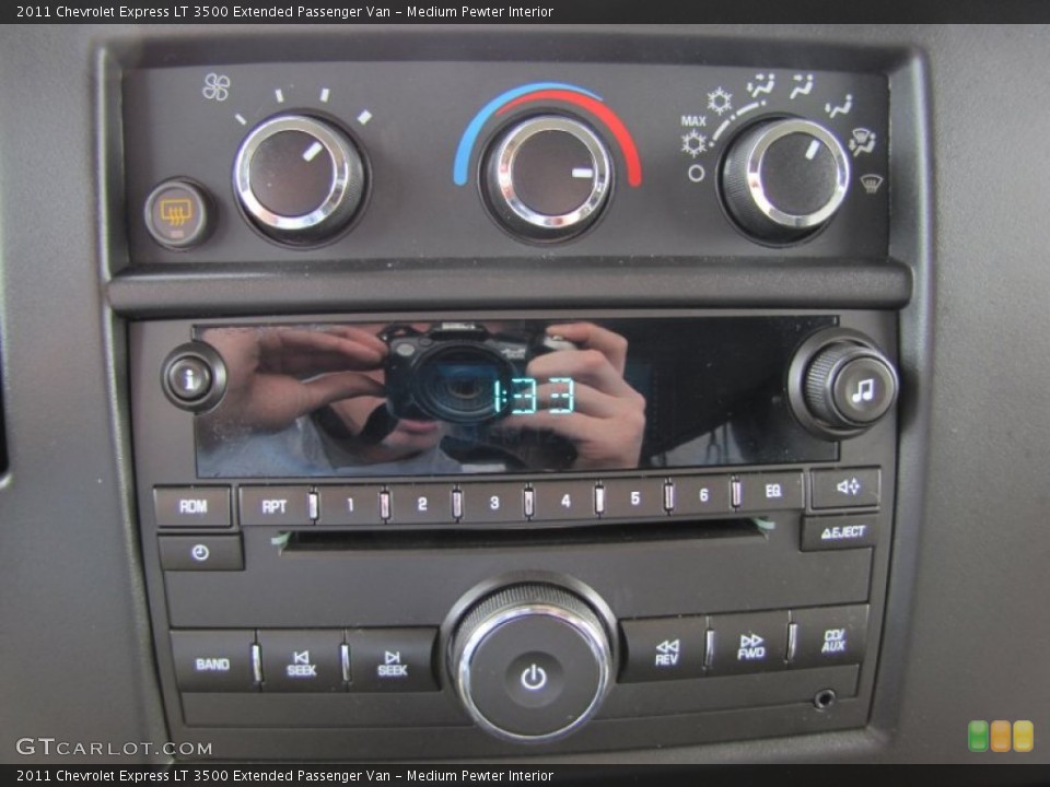 Medium Pewter Interior Controls for the 2011 Chevrolet Express LT 3500 Extended Passenger Van #63168878