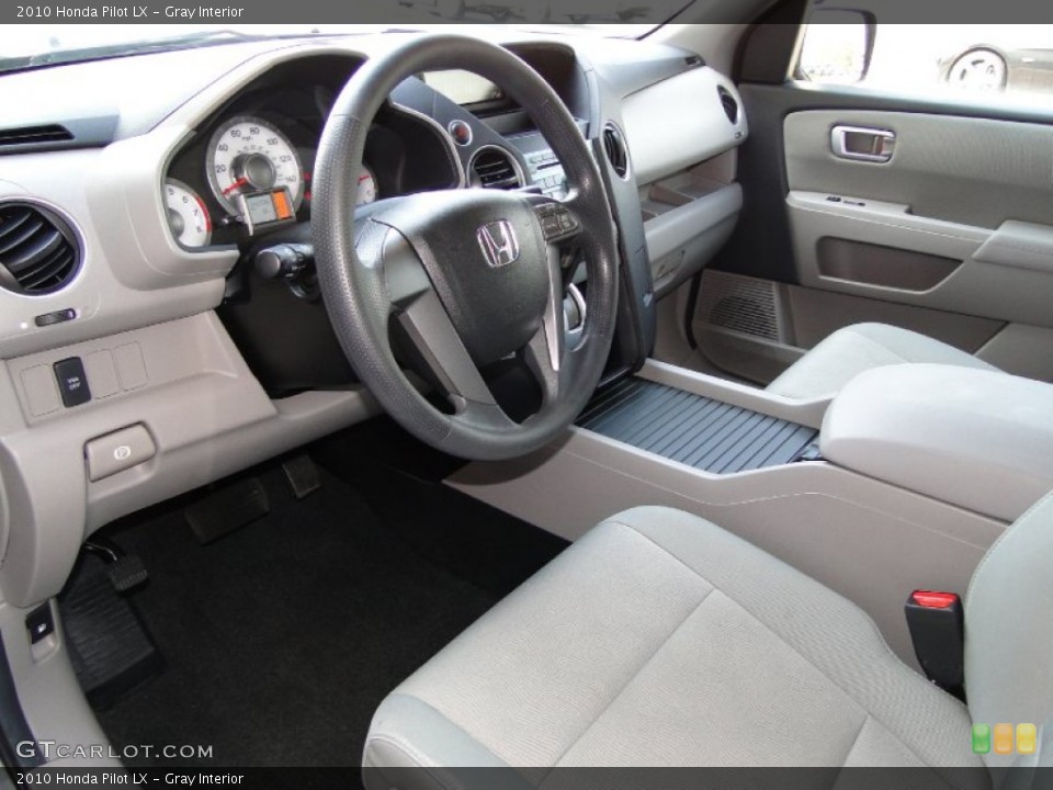 Gray Interior Photo for the 2010 Honda Pilot LX #63193282
