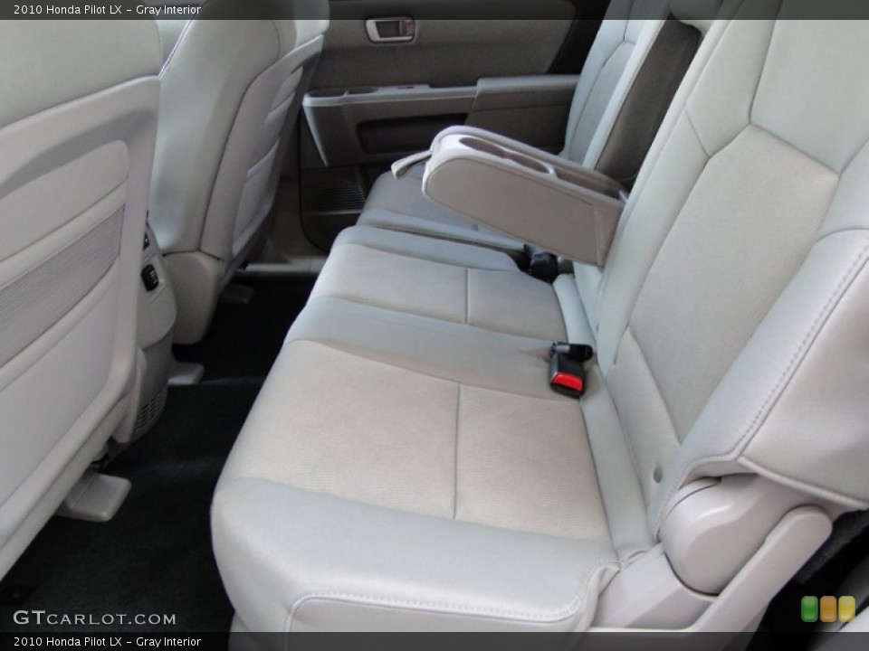 Gray Interior Photo for the 2010 Honda Pilot LX #63193387