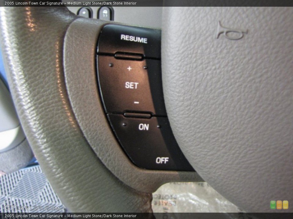 Medium Light Stone/Dark Stone Interior Controls for the 2005 Lincoln Town Car Signature #63203343