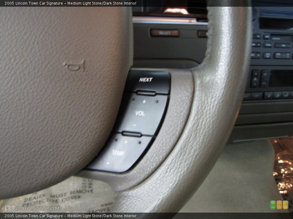 Medium Light Stone/Dark Stone Interior Controls for the 2005 Lincoln Town Car Signature #63203352