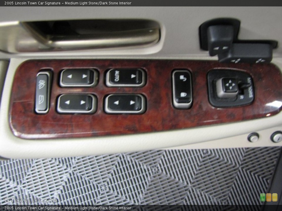 Medium Light Stone/Dark Stone Interior Controls for the 2005 Lincoln Town Car Signature #63203445