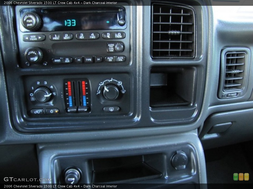 Dark Charcoal Interior Controls for the 2006 Chevrolet Silverado 1500 LT Crew Cab 4x4 #63251022
