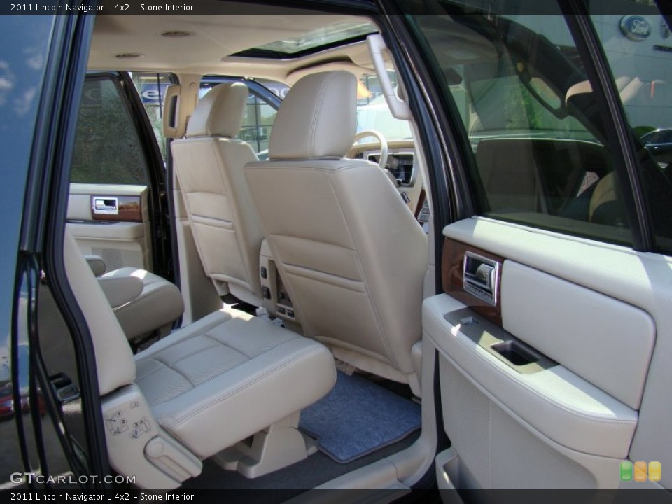 Stone Interior Photo for the 2011 Lincoln Navigator L 4x2 #63299215