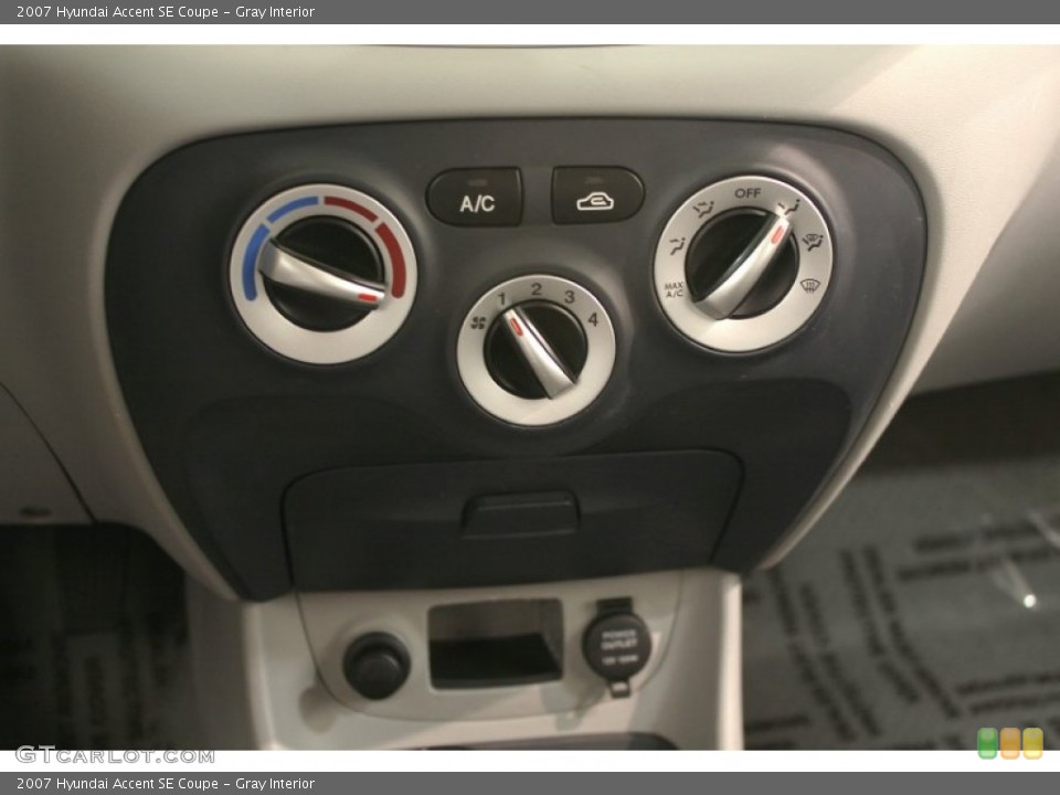 Gray Interior Controls for the 2007 Hyundai Accent SE Coupe #63313853