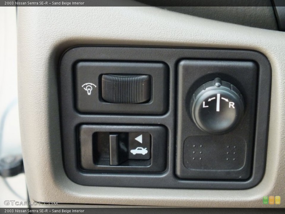 Sand Beige Interior Controls for the 2003 Nissan Sentra SE-R #63324886