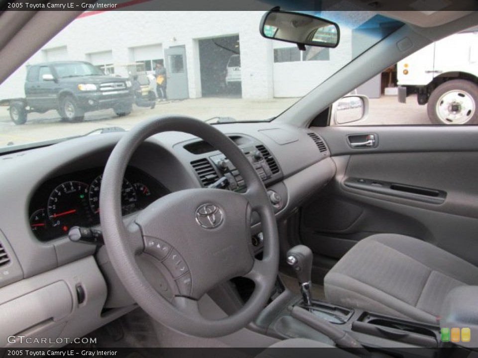 Gray Interior Photo for the 2005 Toyota Camry LE #63330376