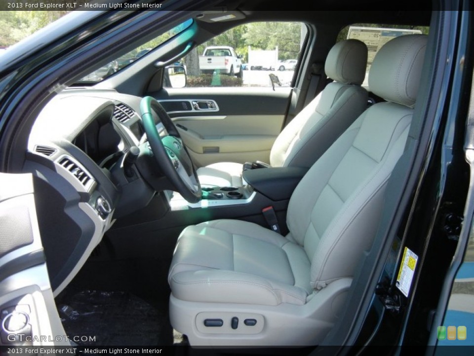 Medium Light Stone Interior Photo for the 2013 Ford Explorer XLT #63340952